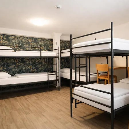 King's Hostel *