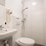 King's Hostel *